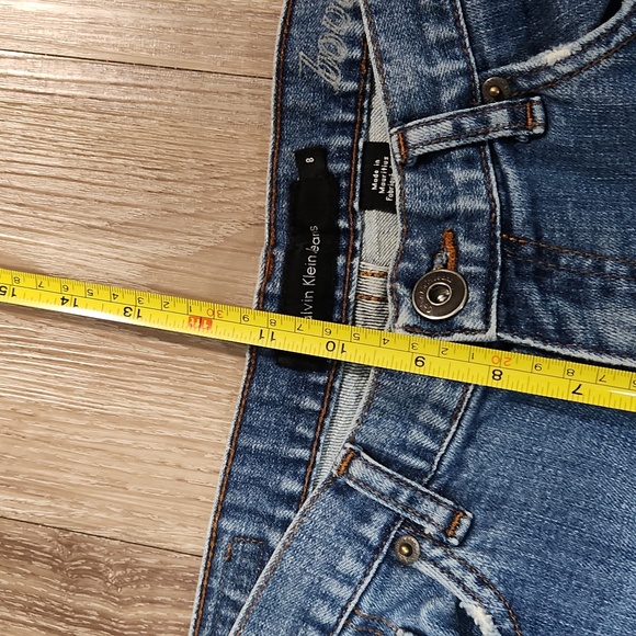 Calvin Klein Jeans Y2K Women's Size 8 Bootcut Distressed Blue Jeans Short 🌟 - Picture 14 of 16